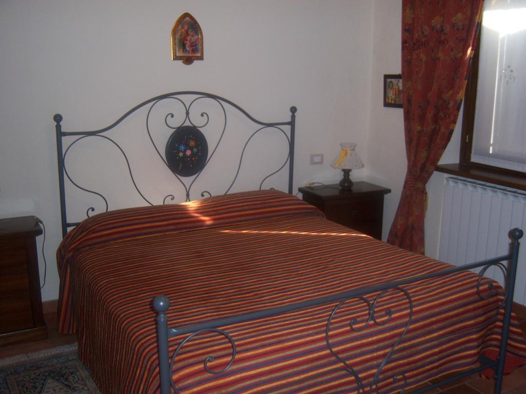 Agriturismo Lo Sgorzolo Pergola Chambre photo
