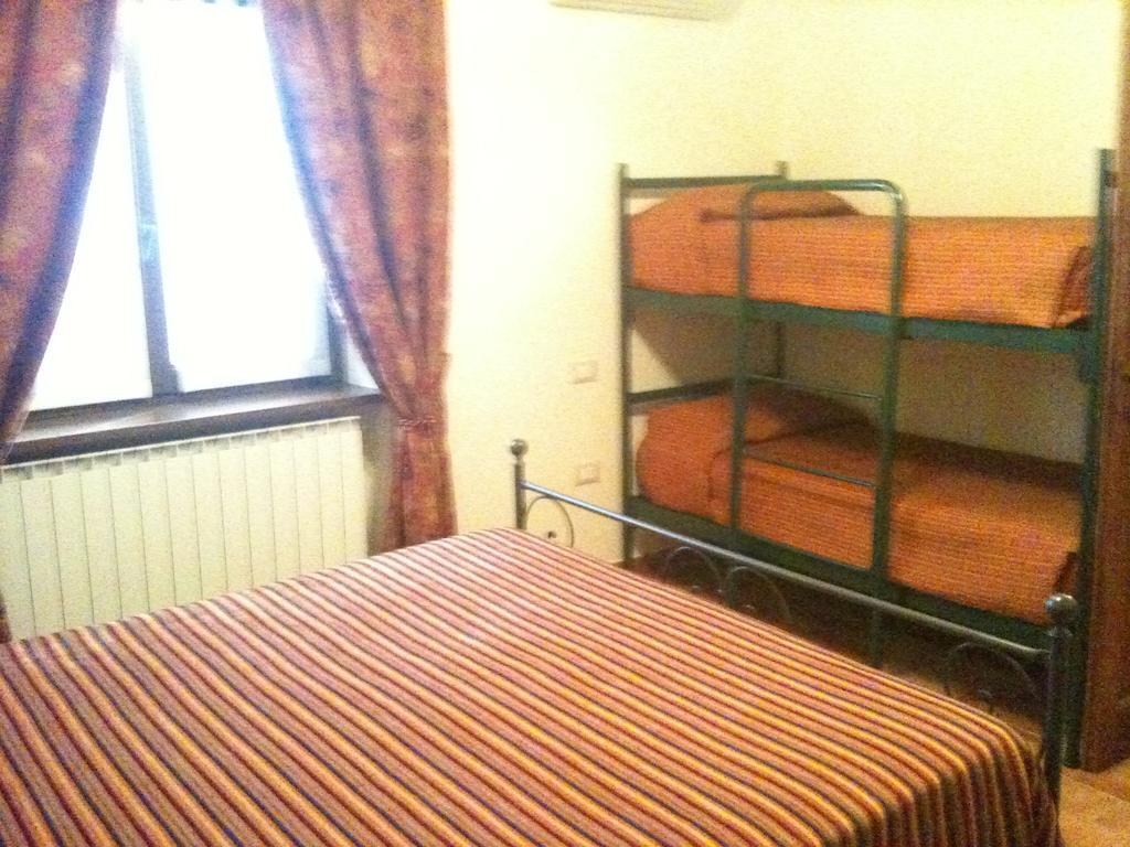 Agriturismo Lo Sgorzolo Pergola Chambre photo